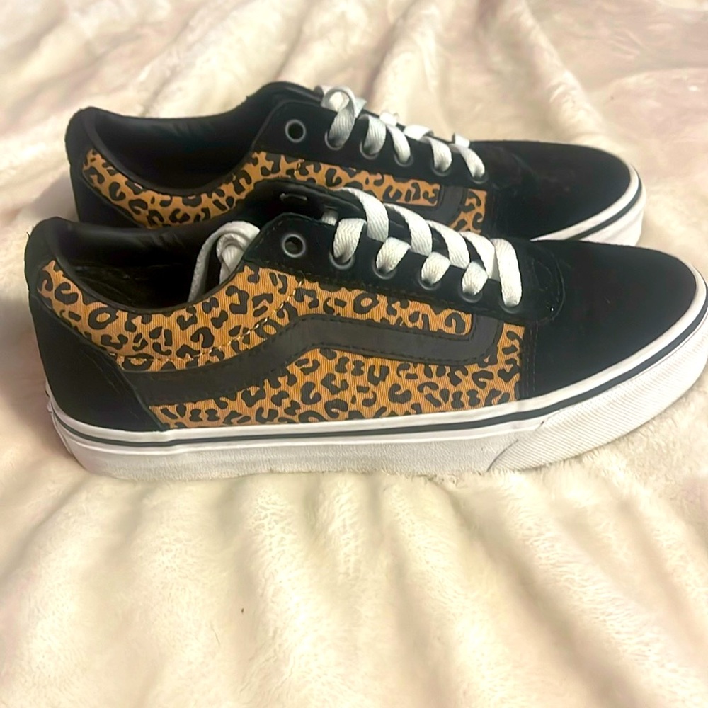 I am selling women’s vans size 6.5. And they were only worn once. - Picture 1 of 6